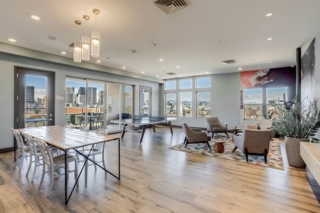 Building Photo - 2426 Welton St