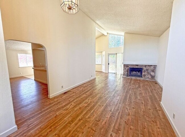 Building Photo - Single Story Evergreen Home at the Middle of a Cul-De-Sac!