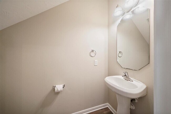 Building Photo - 130 W Burberry Cir