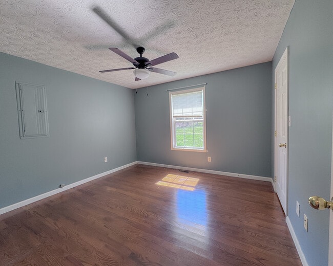 Building Photo - 330 Lisa Bella Ln