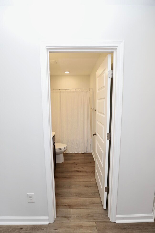 Building Photo - 1052 Ashcroft Cir