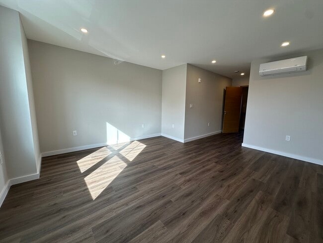 Building Photo - 33 Copeland St