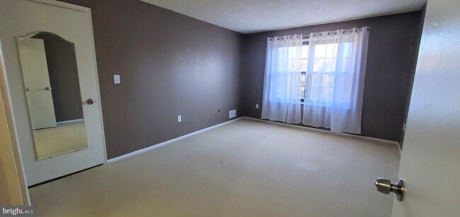 Building Photo - 18 Feiler Ct