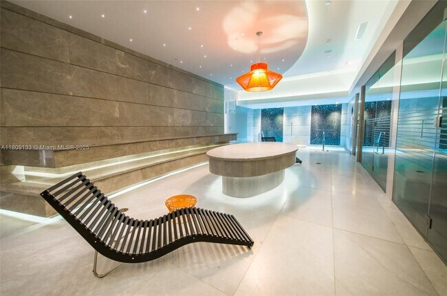 Primary Photo - 1010 Brickell Ave