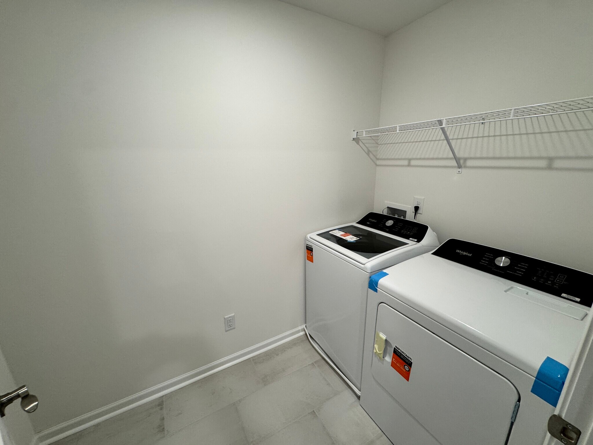 Building Photo - 484 Jet Stream Dr