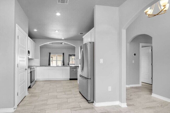 Building Photo - 5983 Midcrown Dr