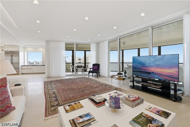 Building Photo - 8665 Bay Colony Dr