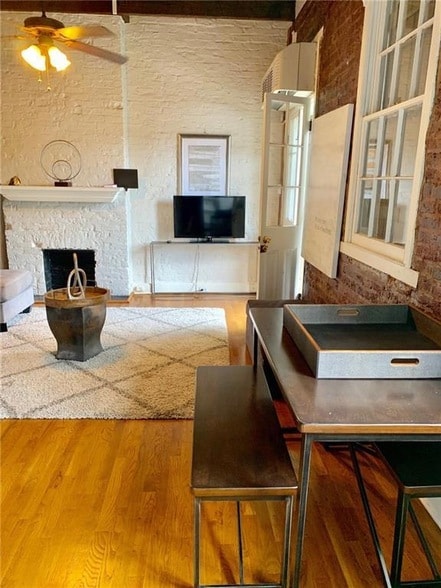 Building Photo - 523 Dumaine St