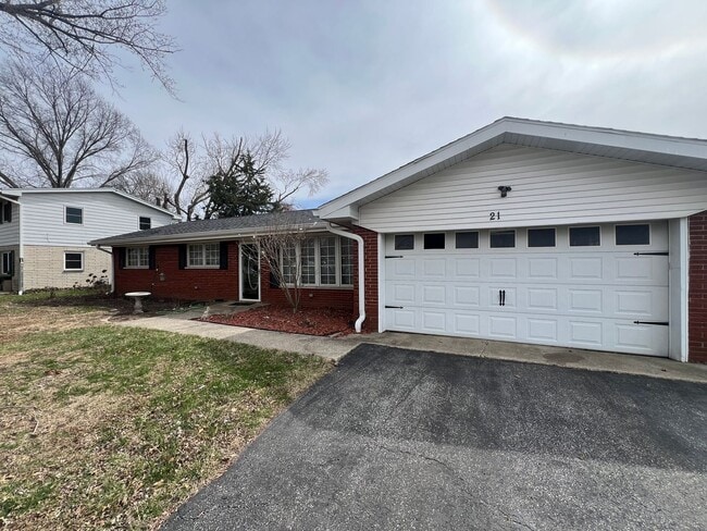 Primary Photo - Move in Ready! $1,000 security deposit Pay...