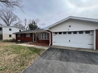 Building Photo - Move in Ready! $1,000 security deposit!