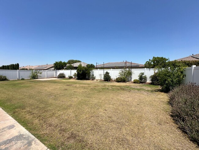 Building Photo - Beautiful House in gated community w/ Solar!