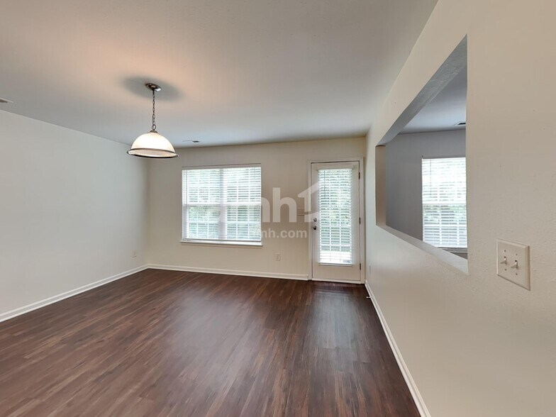 Building Photo - 5001 Autumn Oak Dr