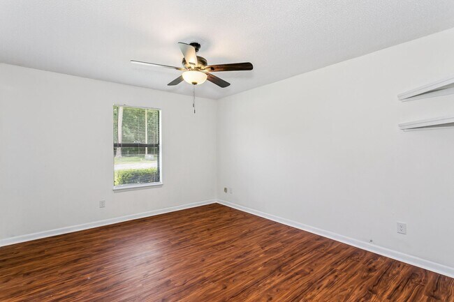 Building Photo - Minutes to NAS Pensacola & Corry Station – Convenient Coastal Living