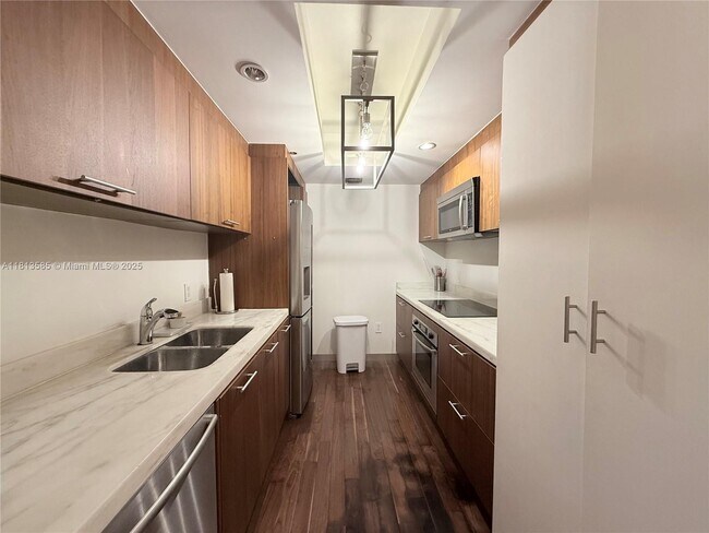 Building Photo - 50 Biscayne Blvd
