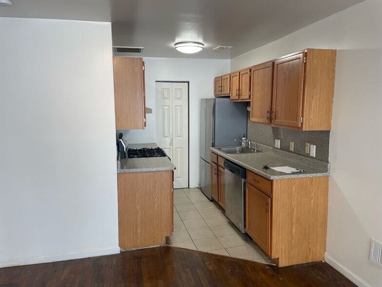 Building Photo - 928 E Passyunk Ave