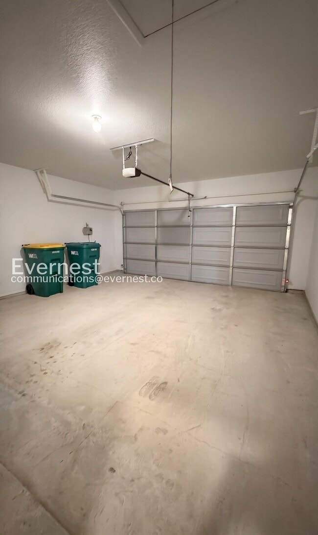 Building Photo - 3-Bed/2-Bath Home/Pet Friendly/Available Soon!