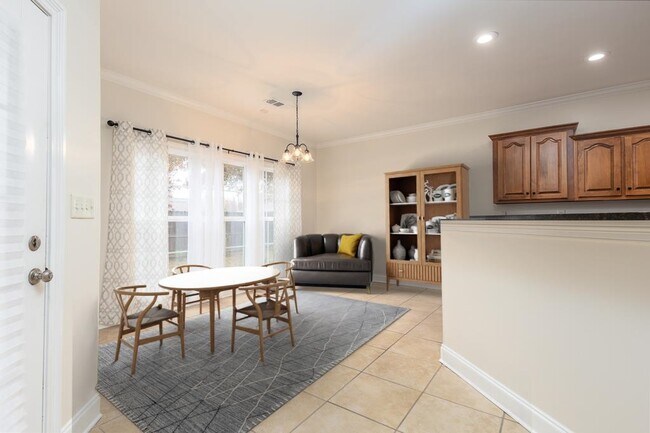 Building Photo - 2864 Summer Oaks Pl