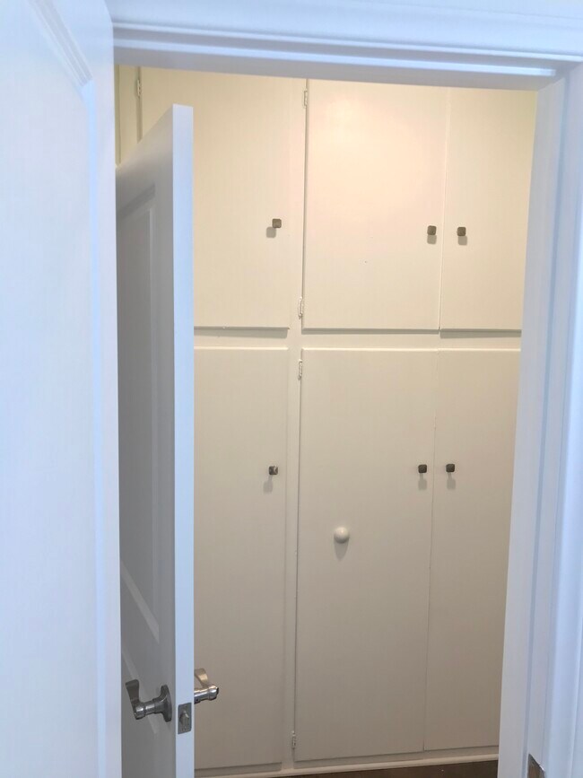 Building Photo - 3209 W 153rd St