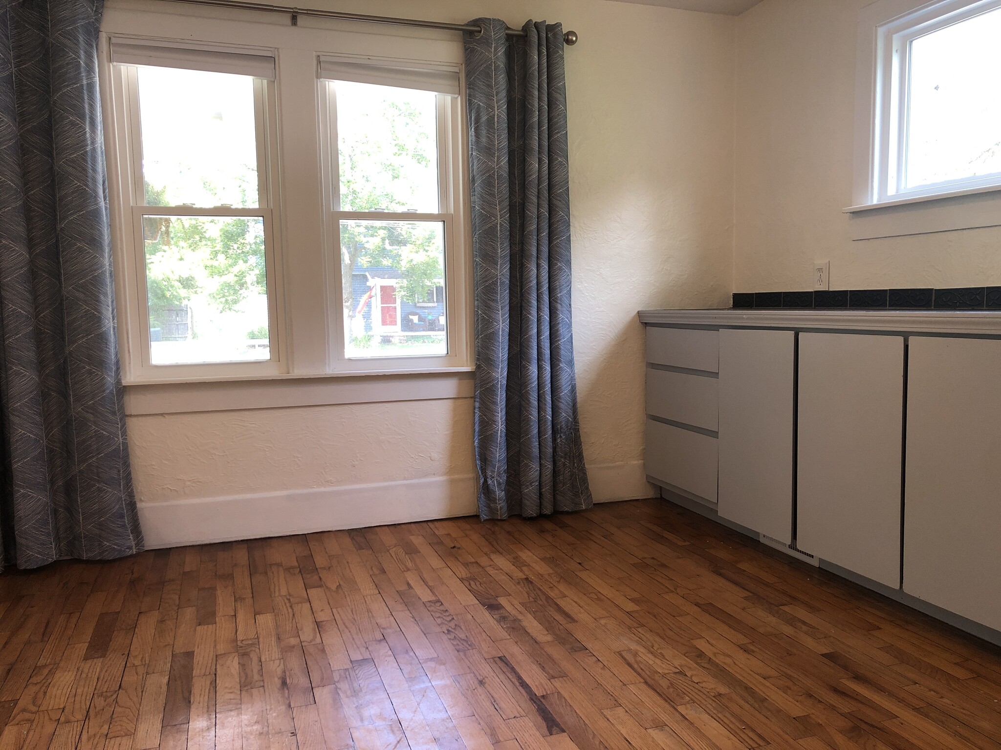 Dining Area - 6062 Hardy Ave