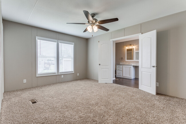 Building Photo - 7151 Woodlake Pkwy