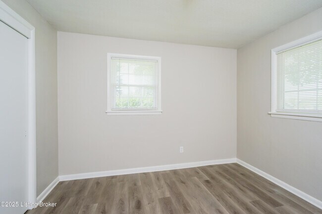 Building Photo - 6102 Jessamine Ln