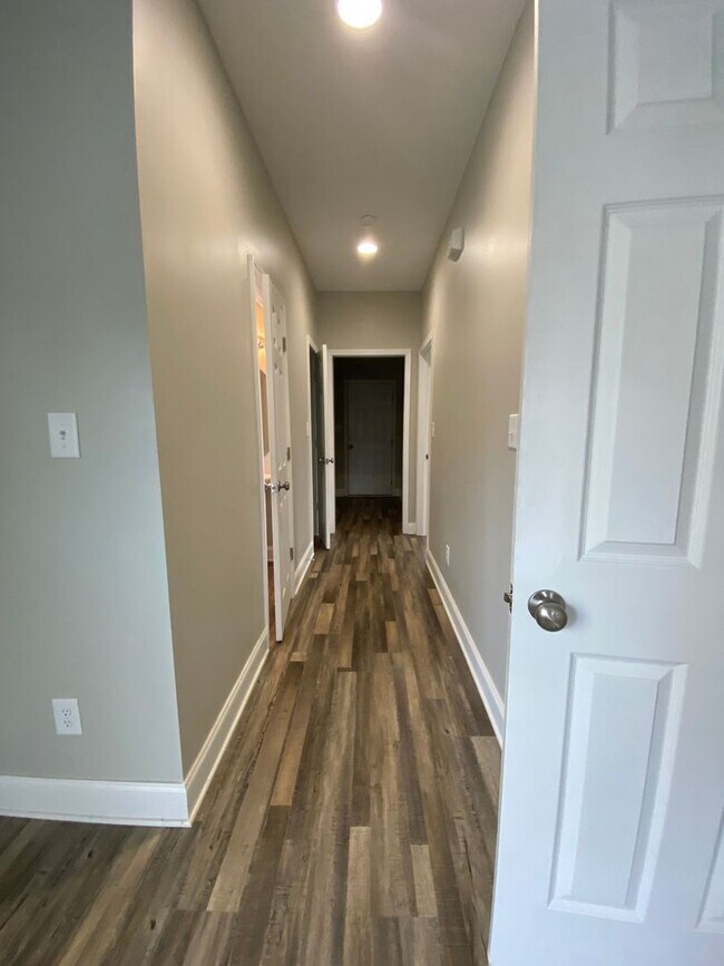 Building Photo - 162 Strickland Ave