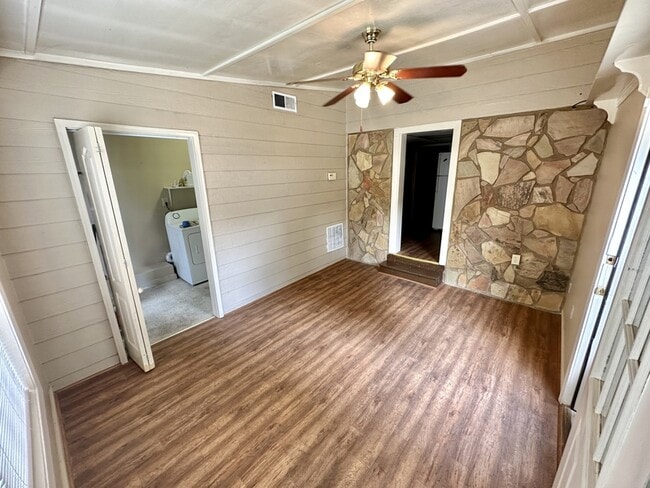 Building Photo - 20 Coffey Ln
