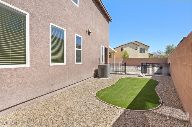 Building Photo - 9304 Golden Lad Ave