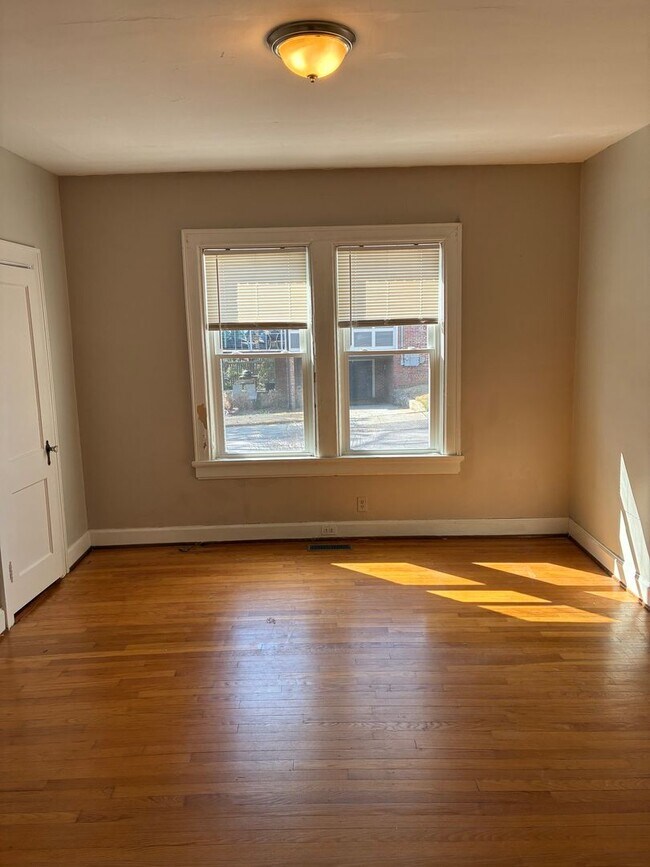 Building Photo - 815wj