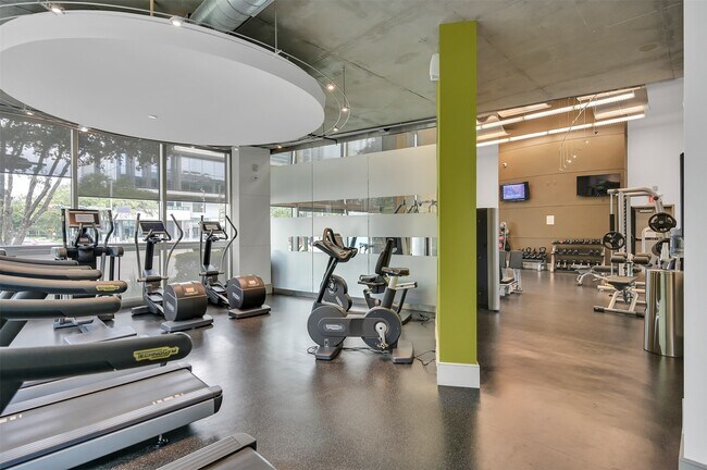 Building Photo - 1901 Post Oak Blvd