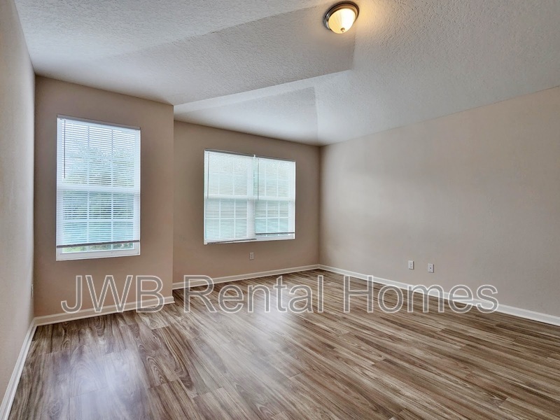 Building Photo - 8129 Free Ave