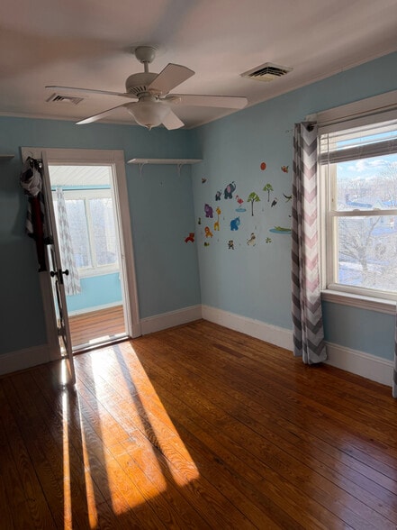 Building Photo - 89 Monroe St