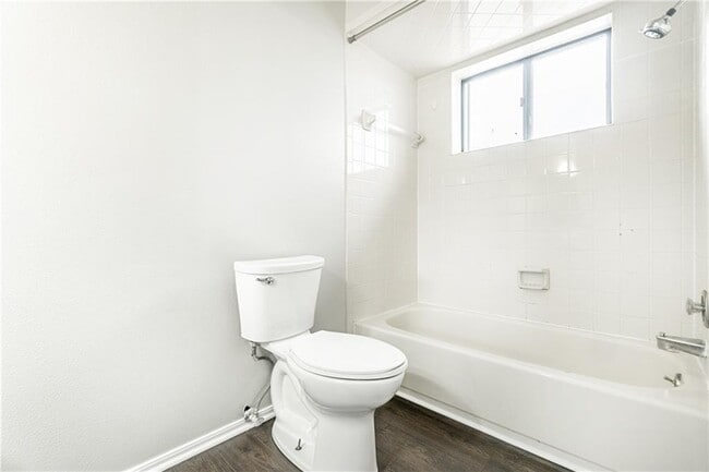 Building Photo - 601 N Valley W Dr