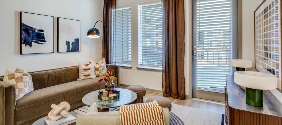 Building Photo - 8153 Beaver Dm St