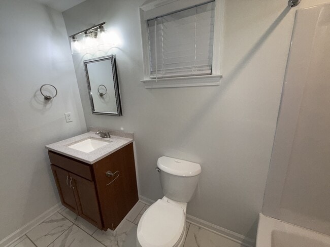 Building Photo - 212 Romney St