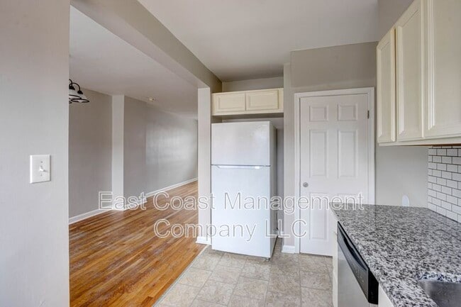 Building Photo - 2233 Graythorn Rd