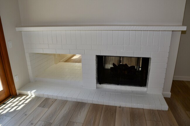 Building Photo - 10575 Canyon Lake Dr