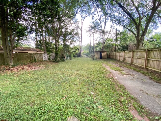 Building Photo - 2 bed, 1 bath near the University of Memphis