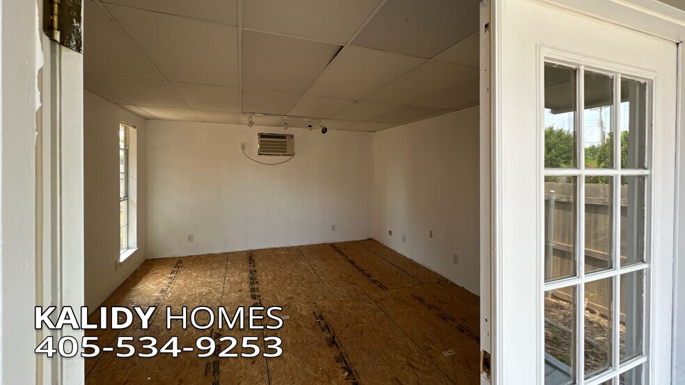 Building Photo - 702 Amity Ln