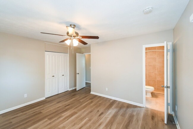 Building Photo - 5942 Jaguar Dr W