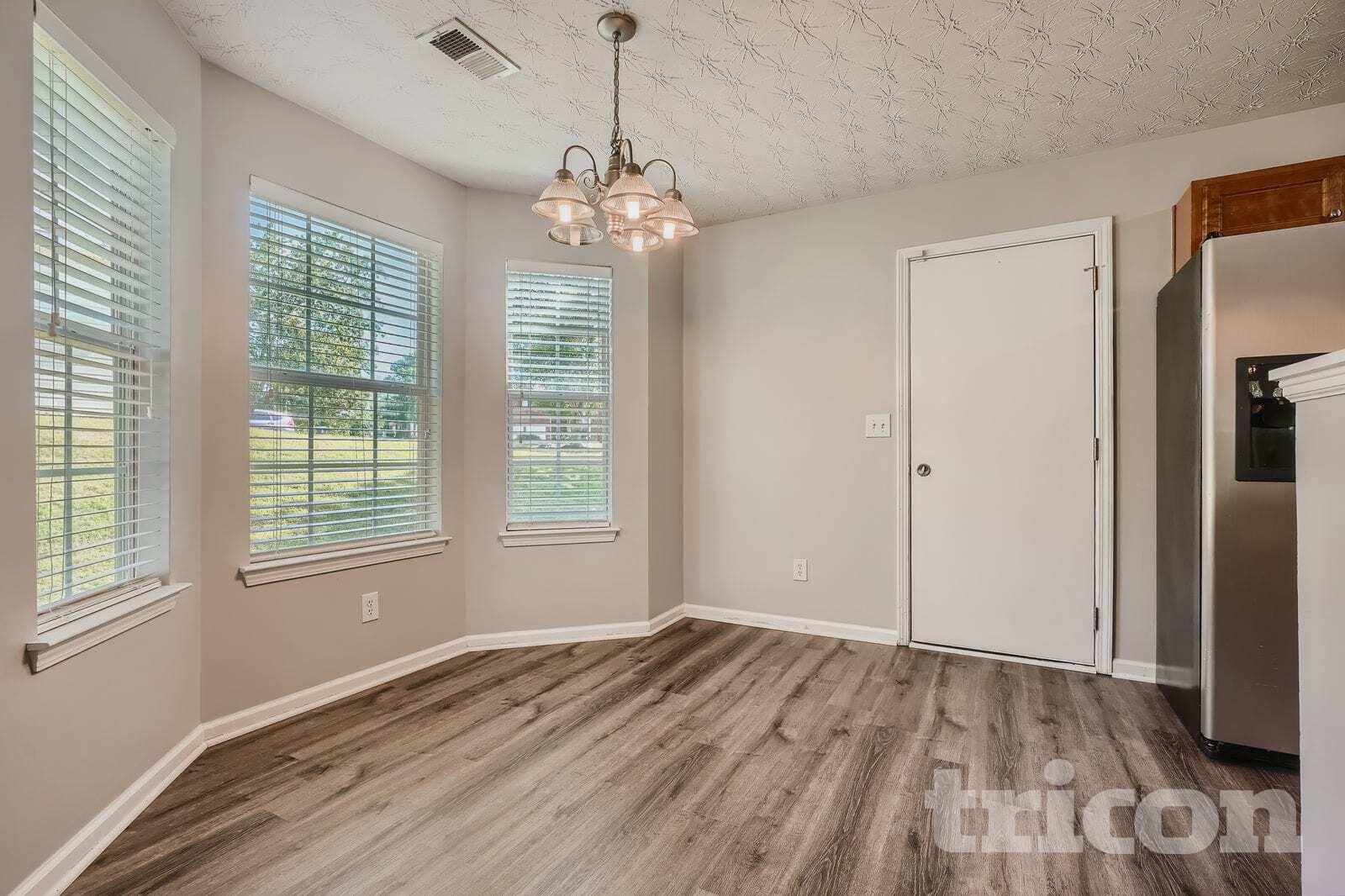 Building Photo - 552 Howell Dr