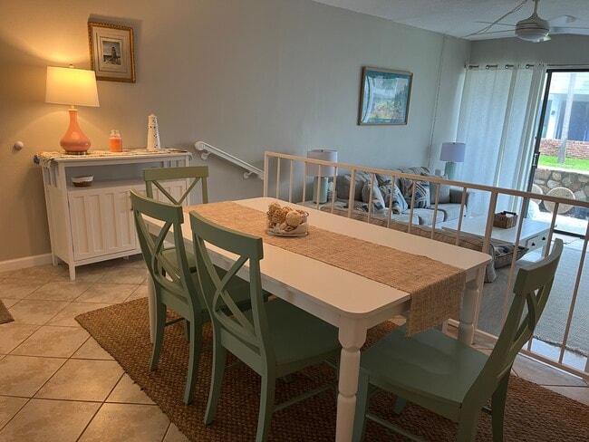 Building Photo - 1555 Tarpon Center Dr