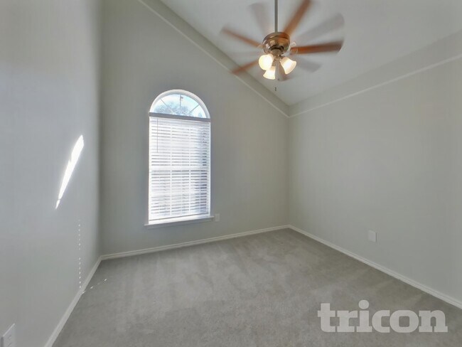 Building Photo - 2817 Laurel Hill Dr