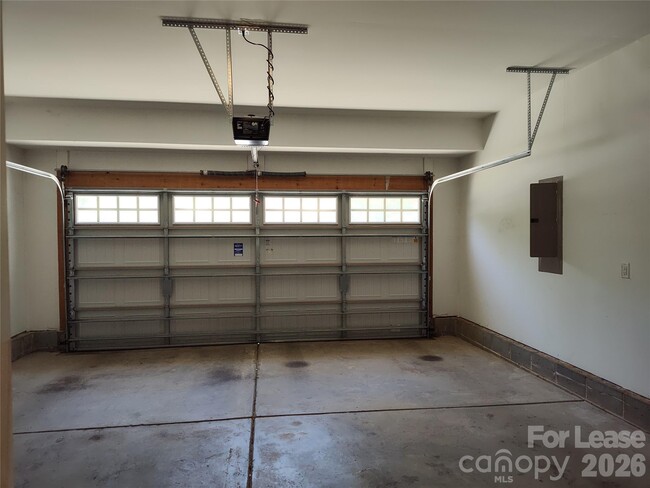 Building Photo - 2520 Alyssa Ln