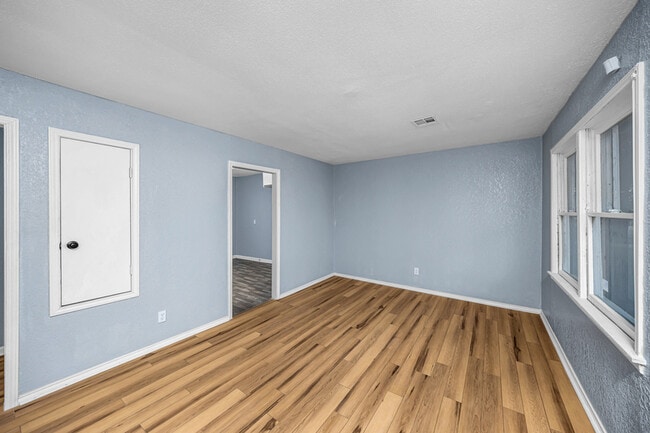 Building Photo - 2218 NW Pollard Ave