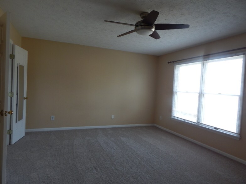 Building Photo - 20 Lexington Ct