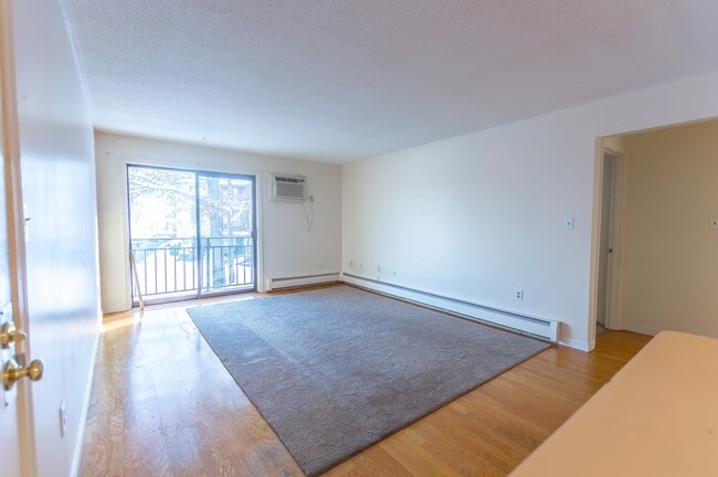 Building Photo - 23 Country Club Dr