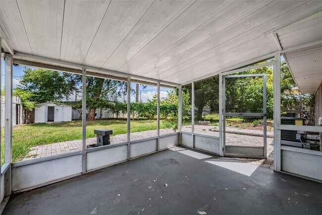Building Photo - 636 Stremma Rd
