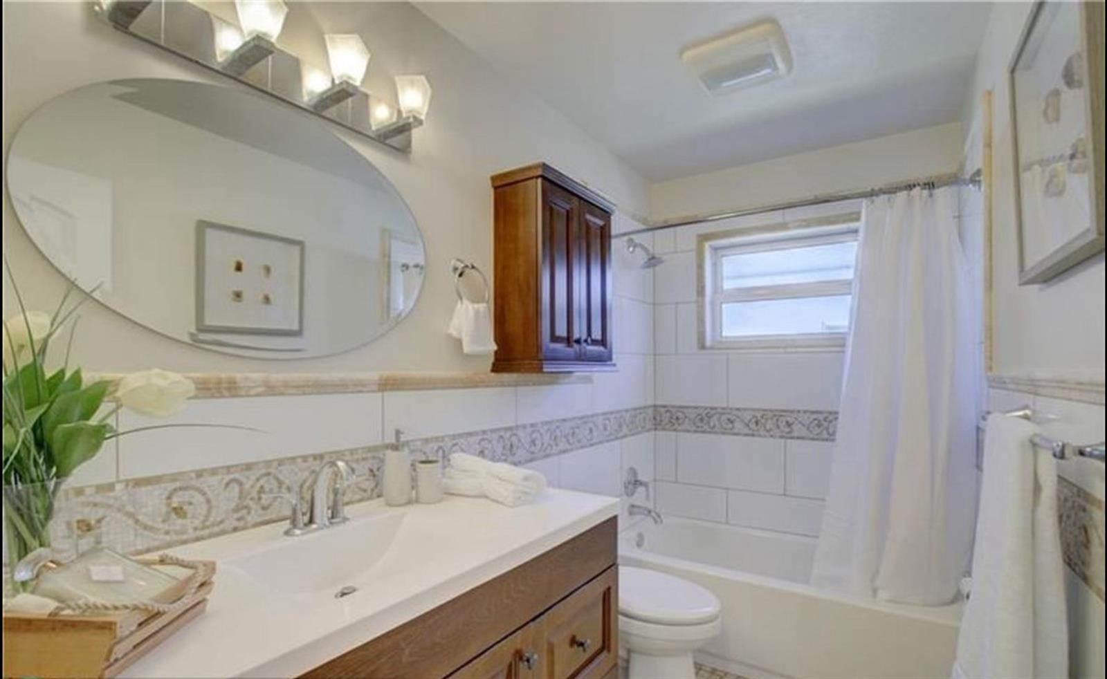 Building Photo - 1473 NE 53rd Ct