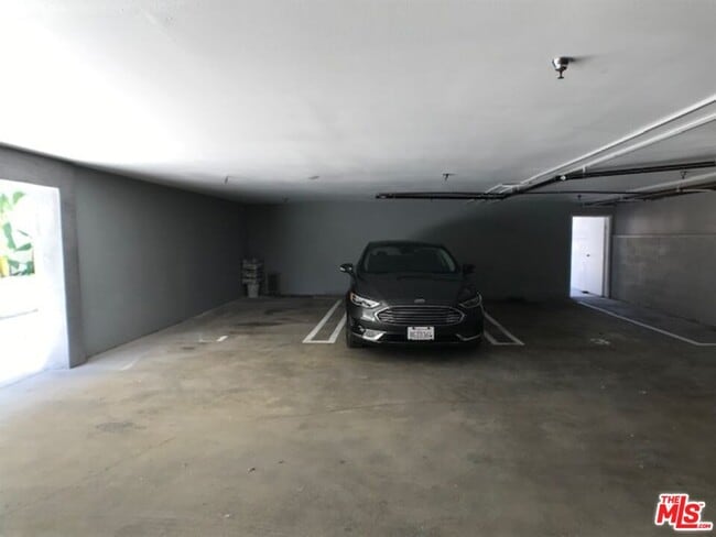 Building Photo - 601 Normandie Ave